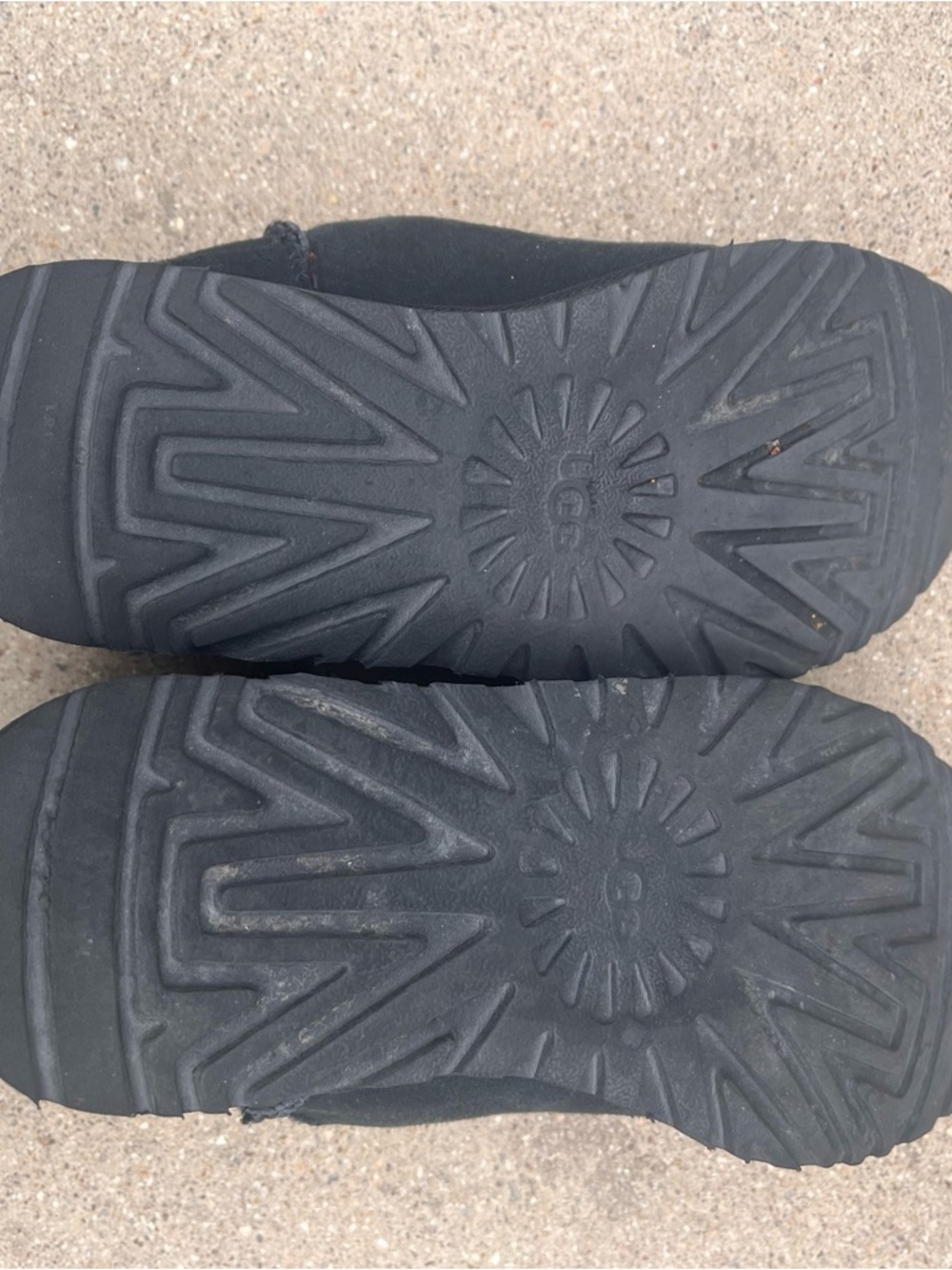 UGG Classic Ultra Mini Ankle Boots Black Suede Sheepskin Womens Size 8 EU39 Cozy - Picture 10 of 13